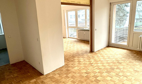 Bright and renovated 3-room apartment on raised ground floor with balcony in Gerbrunn