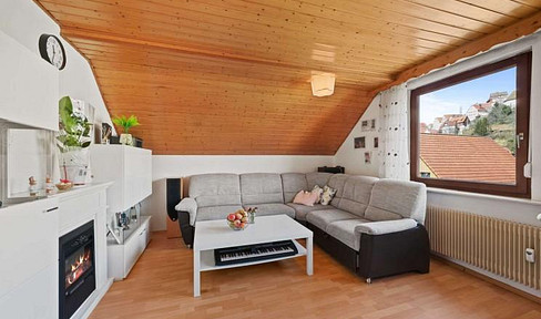 Schöne 3,5 Zimmer DG-Wohnung mit Balkon