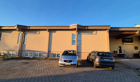 RENT-FREE in Altensteig: 3.90 € per square meter. Available spaces: 700 square meters, 1,140 square meters, or 1,840 square meters.