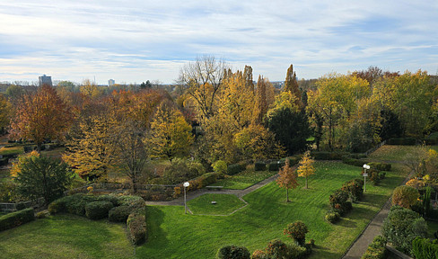 Cologne - First occupancy after renovation - apartment with contemporary bathrooms and elegant laminate flooring