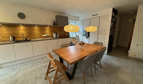 Haus im Haus - Helle moderne Maisonettewohnung in Top-Lage mit TG-Stellplatz