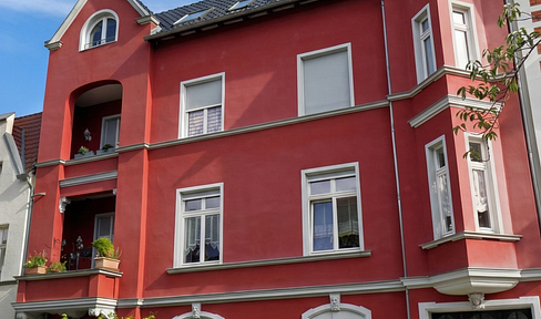 Close to the center of Rathenow: Bright 4-room attic apartment with fireplace and fitted kitchen