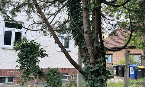 Expandable small apartment building with building land reserve in a convenient Mahlsdorf location