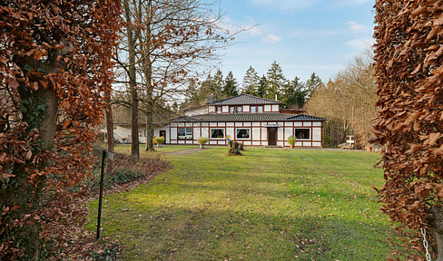 Camping site of 4.38 hectares, including a restaurant with an apartment, a multi-family building, and pond facilities.