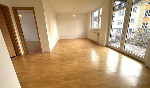Sonnige Wohnung mit offener Küche und Balkon Nähe Westpark (Frisch gestrichen)