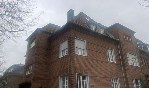 Living and/or working in a restored city palace from the 1930s