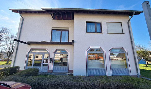 140m2 Gewerbefläche, Geschäftsräume, Praxisräume, Büroräume inkl. Stellplätze
