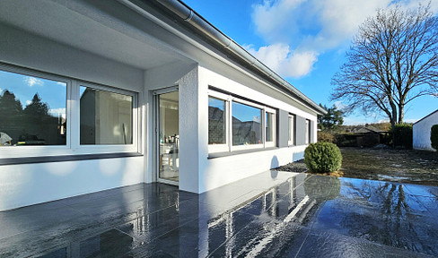 Rare opportunity: detached family home - modernized, well-maintained and ready to move into immediately