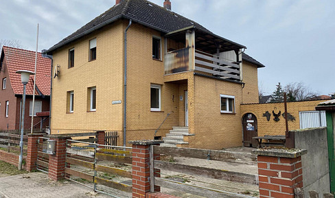 Detached detached two-family house with extension and garage in Duttenstedt