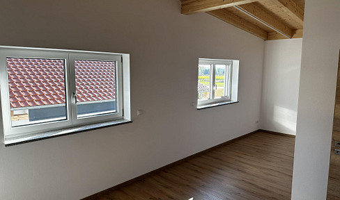 Semi-detached house in mint condition with small garden