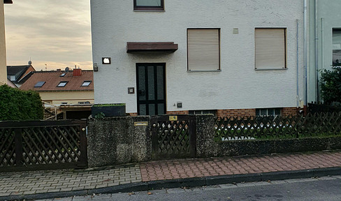Craftsmen watch out, house in need of renovation is looking for a new owner!