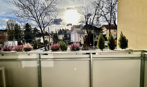 Sunny and perfectly laid out 3-room condominium with balcony