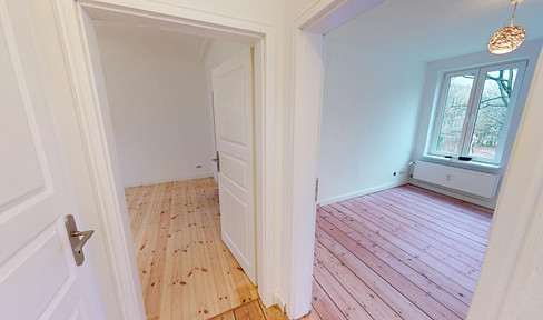 Charming, newly renovated 2.5-room apartment with balcony - quietly located on the edge of the Schanzenviertel district