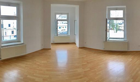 2 Raum WE, super Lage 1 OG, Tageslichtbad, großer Balkon, Küche  Balkonzugang