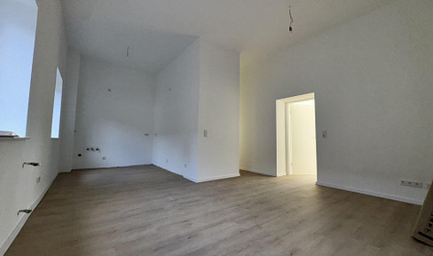Helle 3 ZKB mit EBK / EG / Erstbezug nach Kernsanierung / hohe Decken