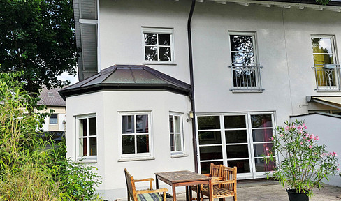 Upscale semi-detached house with exclusive architecture in Gröbenzell from private owner