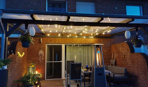 Mid-terrace house for sale