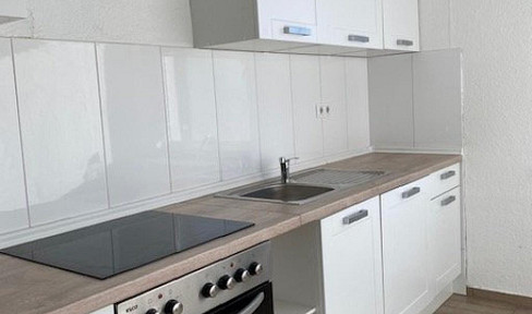 3 separate Zimmer, Küche, Bad, Einbauküche, Garage-komplett renoviert