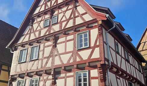 Charmante 5-Zimmer-Wohnung im Denkmalhaus, Erstbezug nach Renovierung, Stellplatz inklusive