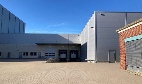 Produktions- und Lagerhalle mit Büro