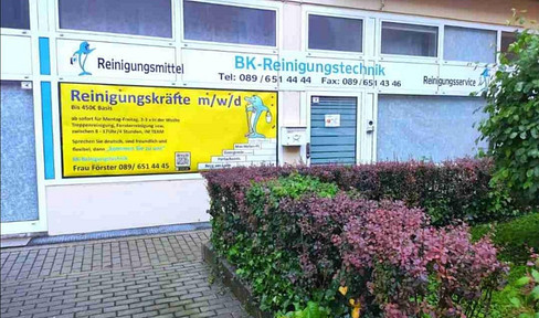 Munich, Sendling, near the Theresienwiese (Oktoberfest grounds): Prime commercial space – office/practice/shop/gallery, approximately 260 square meters, with a ceiling height of 3.40 meters.