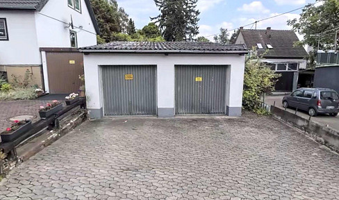 Detached garage with an additional parking space in front of the garage, located at 2 Leutestdorfer Straße.