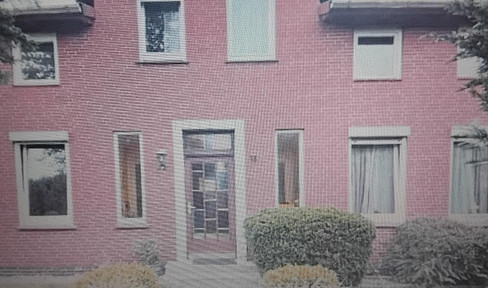 Geräumiges 9-Zimmer-Haus mit Garage in Techau