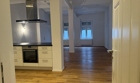 Refurbished townhouse FFM-Höchst-near train station