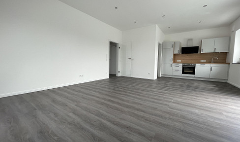 Modern, beautiful and bright 3-room maisonette apartment with EBK and balcony