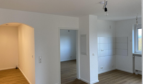 Stilvolles 2-Zimmer-Penthouse mit 33 m² Dachterrasse, Loggia und Fernblick in den Taunus