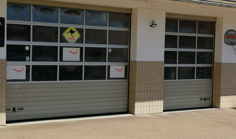 Workshop with wash bay, storage room, with roller shutters