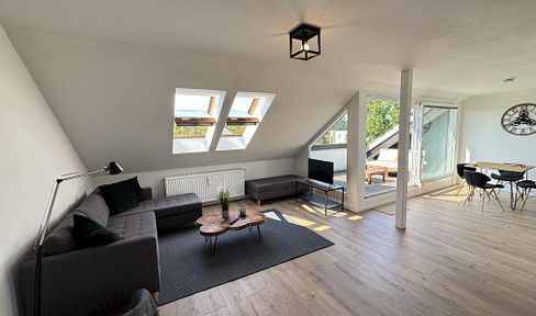 Modernes 2-Zimmer-Dachgeschoss-Apartment mit Dachterrasse & Stil