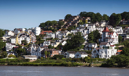 Garden Apartment with Loft Character - 58 sqm, 2 rooms - Located in the Blankeneser Staircase Quarter, with a view of the Elbe River.