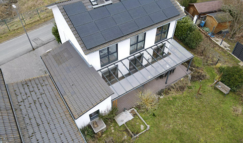 *NO COMMISSION* A+ detached house with solar panels, a heat pump, and a charging station for electric vehicles.