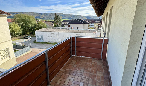 *TOP* Helle und renovierte 3-Zimmer-Wohnung mit Balkon & Einbauküche