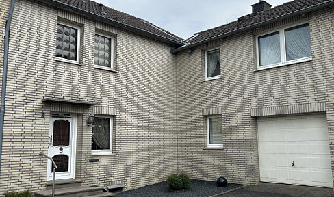 Spacious detached house (suitable as a multi-generation home)