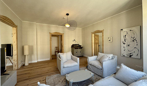 Zeitloser Altbaucharme trifft Design – hochwertig sanierte Denkmalwohnung in der Fürther Südstadt