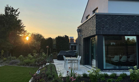OHNE PROVISION – Modernes, lichtdurchflutetes Einfamilienhaus (2023) mit sonnigem Garten