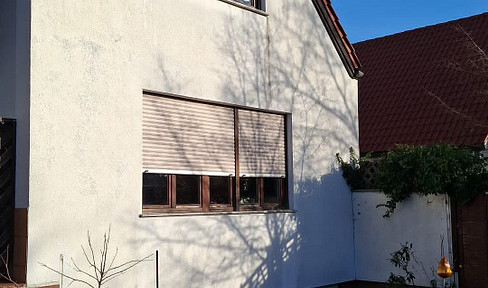 Freistehendes Einfamilienhaus mit Einliegerwohnung