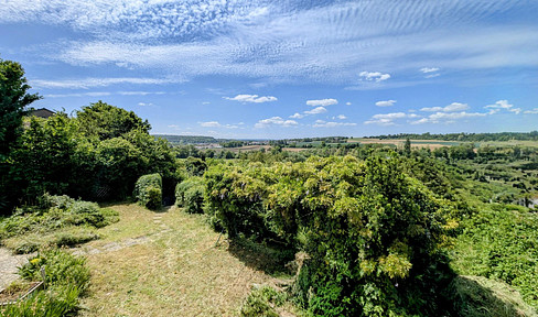 Solid, ground-floor detached house in a beautiful panoramic location