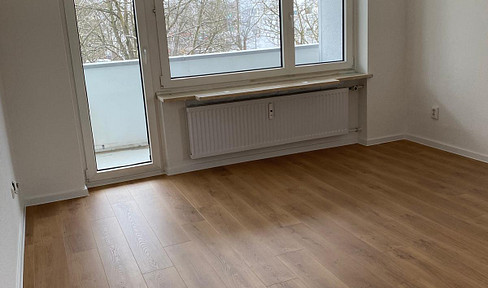 Helle, gut geschnittene 2 Zi. Wohnung, EBK, ruhig, 2.OG ab sofort