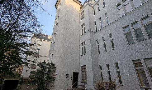 Grunewalds Altbaujuwel: 3,5-Zimmer-Wohnung mit Balkon und gepflegter Einbauküche