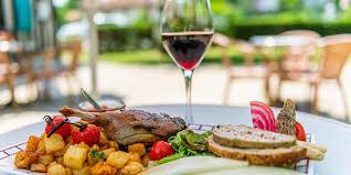 Erstbezug nach Sanierung: Kleine Gastronomie oder Cafe in touritsischer Aussichtslage