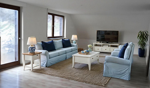 Schöne, helle DG-Wohnung mit 4,5 Zimmern