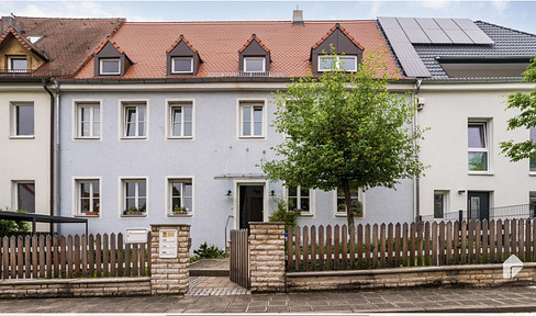 Wohnen & Arbeiten in Bestlage: 4-Zimmer-Dachgeschosswohnung mit Ausbaureserve in Laufamholz