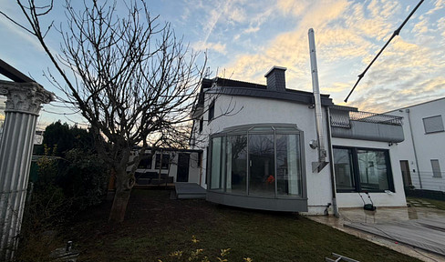 Living on the Geigersberg - rarity with pool, garden & spectacular views