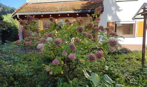 !!! RESERVED !!! Ground-floor apartment with 4.5 rooms and a dream garden.