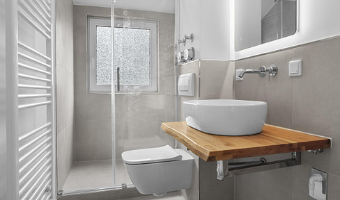 Sanierte 2 Zimmer Wohnung mit Einbauküche & Balkon