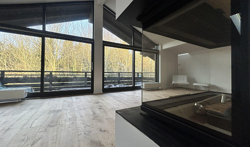 Elegant apartment with high-quality refurbishment and views directly into the forest