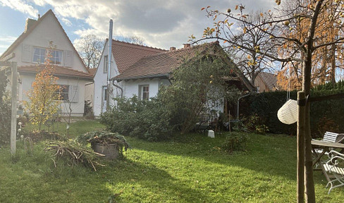 Two charming little houses: Detached house + tiny house in idyllic garden - quiet location.
